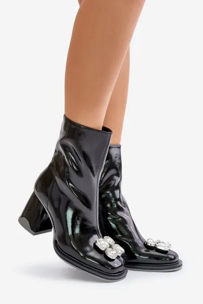 Lacquered women's ankle boots with D&A decoration black