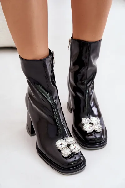 Lacquered women's ankle boots with D&A decoration black