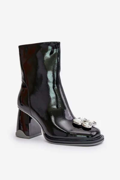 Lacquered women's ankle boots with D&A decoration black