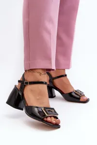 S. BARSKI Elegantné lakované sandále na opätku s ozdobou Čierne D&A