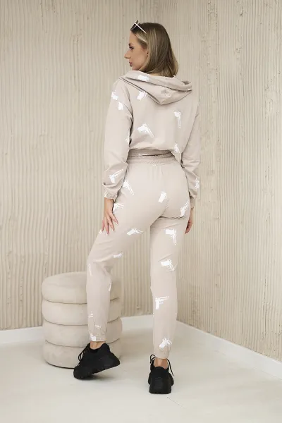 Set with printed pistols in beige color