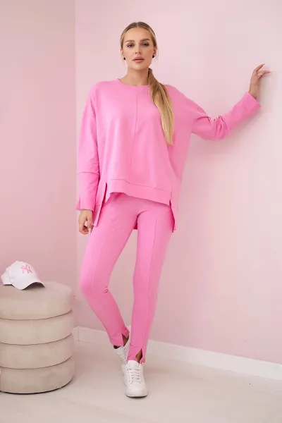 Complete with an oversized blouse in light pink color
