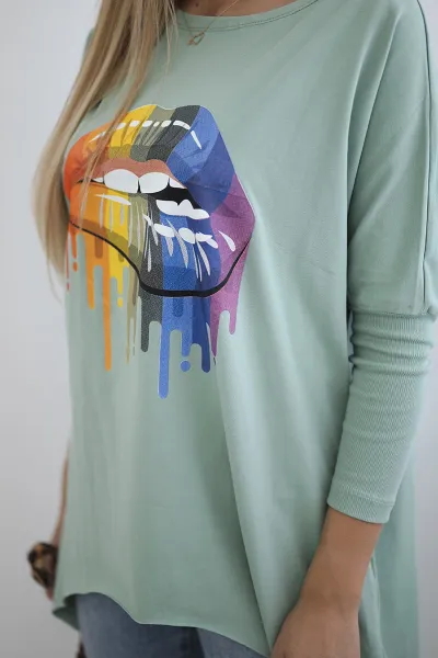 Oversized blouse with a dark mint lip print