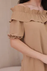 Spanish blouse with decorative ruffle Camel