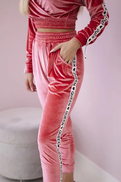Velour set with Queen raspberry inscription