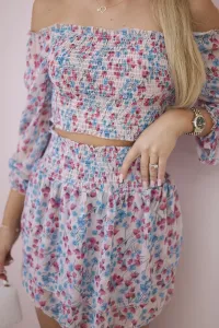 Set with powder pink flowers