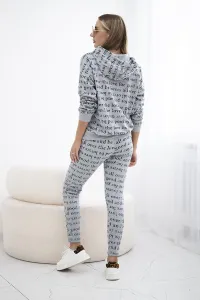 Set with grey print