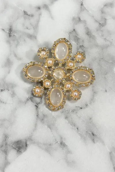Floral brooch 2 white