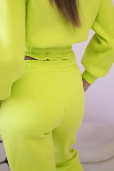 Insulated set with a short pistachio sweatshirt