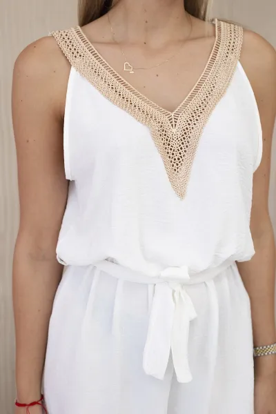 Short jumpsuit with decorative lace ecru