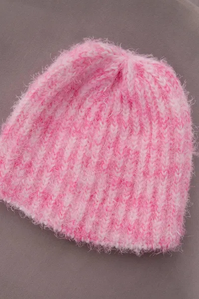 Women's cap Cina K259 ecru + raspberry