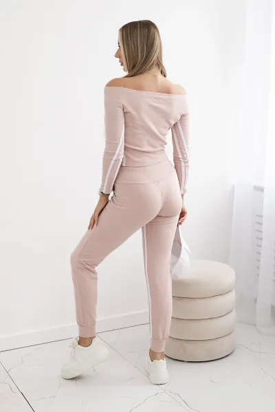 Set with double stripe in powder beige color
