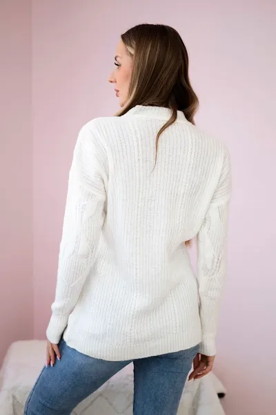 Sweater pulled over the head with a fashionable ecru weave