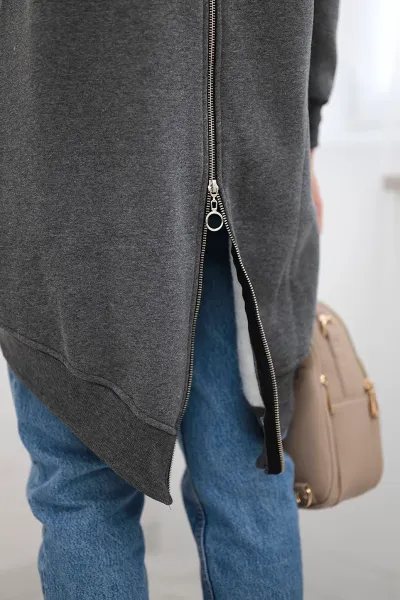 Insulated sweatshirt with a zipper at the back graphite