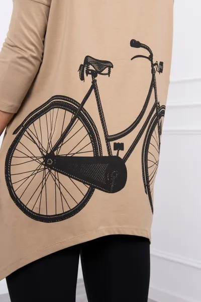 Sweatshirt with a camel cycling print