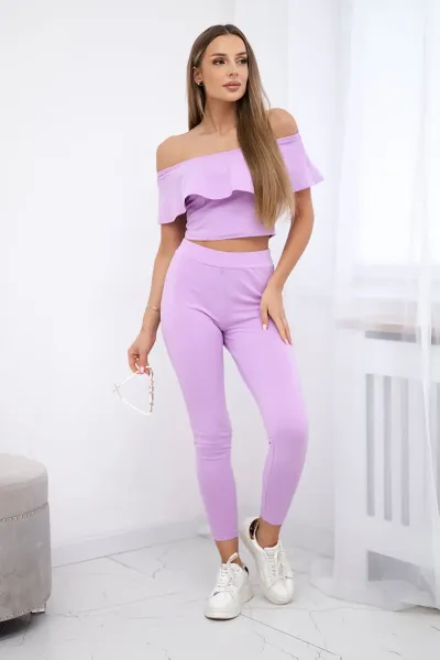 Set with a ruffle in purple color
