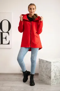 Insulated sweatshirt with a longer back and red pockets