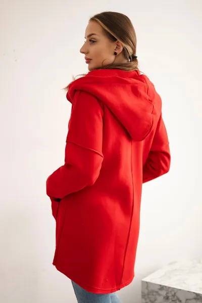 Insulated sweatshirt with a longer back and red pockets