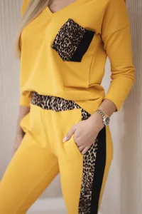 Set with a mustard panther motif
