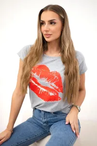 Blouse with gray lip print
