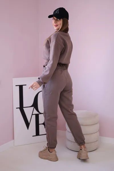 Insulated set with a short mocha sweatshirt