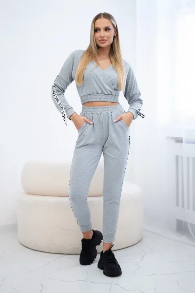 Set with decorative stripes in gray color