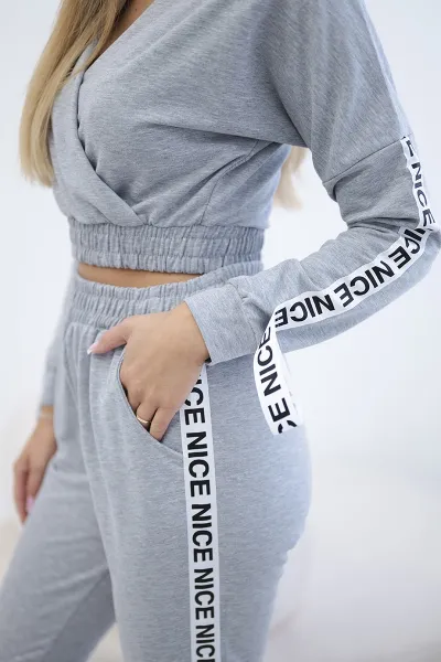 Set with decorative stripes in gray color