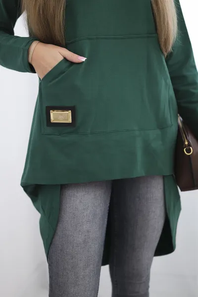 Sweatshirt with a long back and a green hood