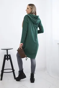 Sweatshirt with a long back and a green hood
