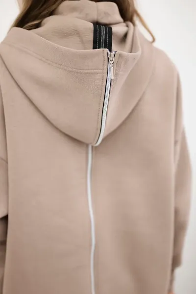 Insulated sweatshirt with a zipper at the back dark beige