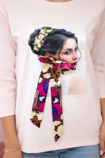 Blouse with graphics and colorful bow 3D powder pink