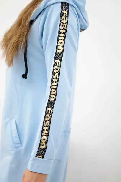 Zip-up sweatshirt in back cyan