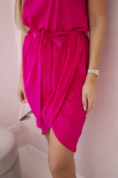 Tied dress with a fuchsia clutch bottom
