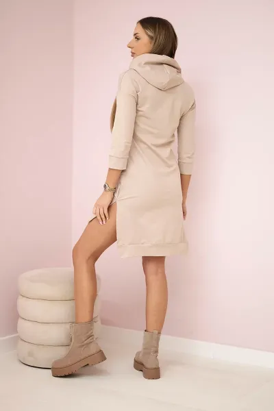 Dress with a long back and a colorful beige print