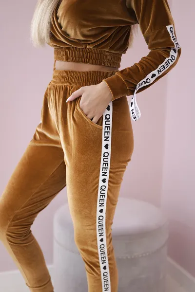 Velour set with Queen camel inscription