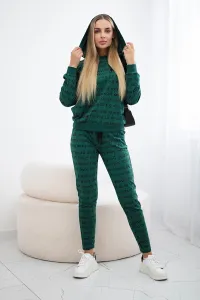 Set with green print