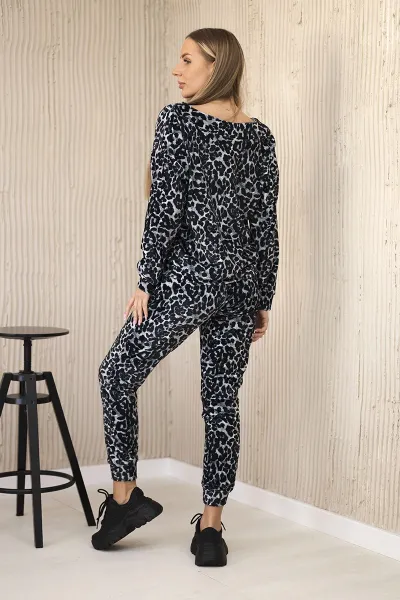 Velour set with black leopard print