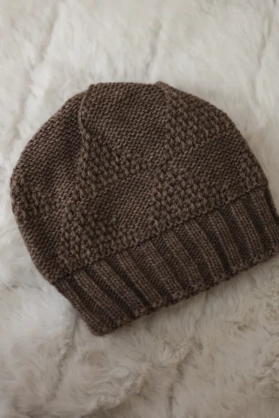 Women's cap Danuta K331 mocca