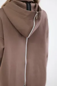 Insulated sweatshirt with a mocha zipper at the back