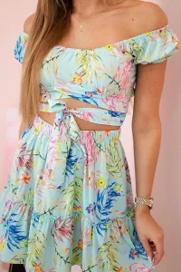 Set with mint flowers