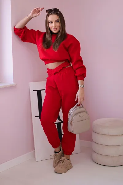 Insulated set with a short red sweatshirt