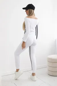 Set with double white stripe