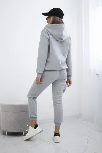 Insulated set with decorative pocket in gray color
