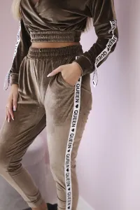 Velour set with Queen cappuccino inscription
