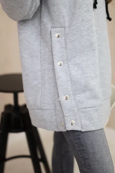 Insulated sweatshirt with press studs in grey color