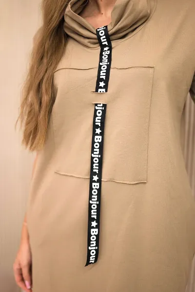 Dress with camel tie