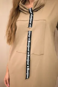 Dress with camel tie