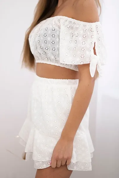 Embroidered set ecru
