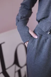 Set of sweatshirt with longer side made of graphite