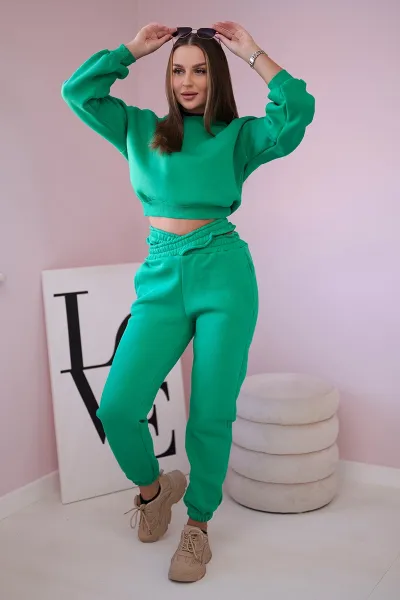 Insulated set with a short sweatshirt in green color